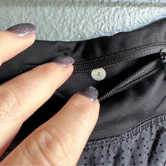 Lululemon black mesh workout shorts size 4 - Picture 3 of 5